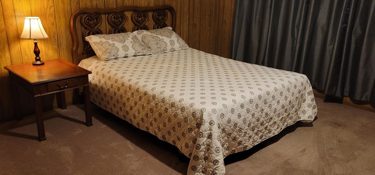 Building Photo - 609 1/2 W. Burney St