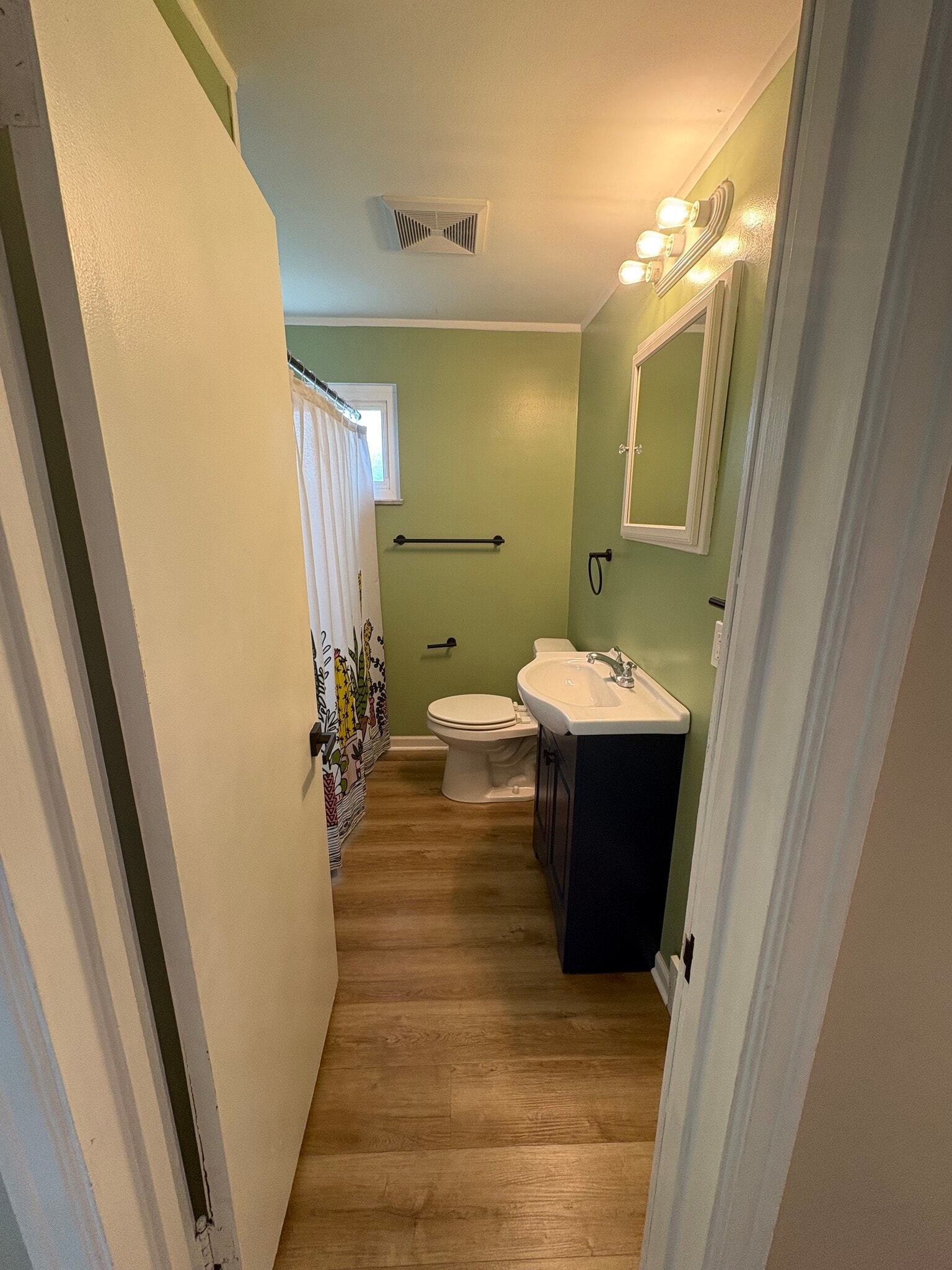 Building Photo - 1624 Sillview Dr