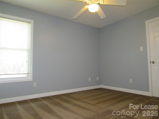 Building Photo - 371 West Ave