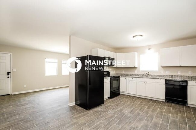 Building Photo - 3 Bedroom Pet-Friendly Home in Charlotte, NC with Main Street Renewal