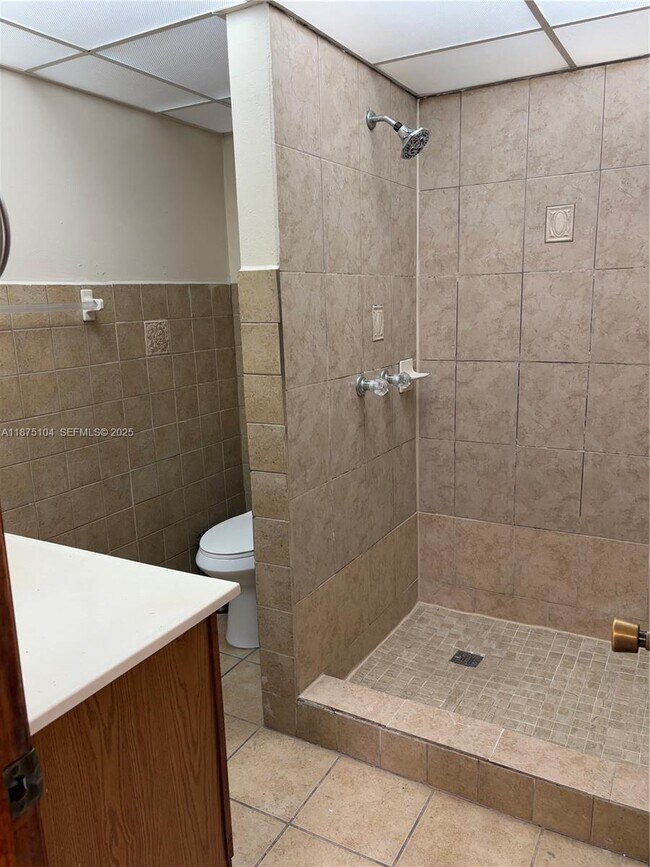 Building Photo - 10090 NW 80th Ct