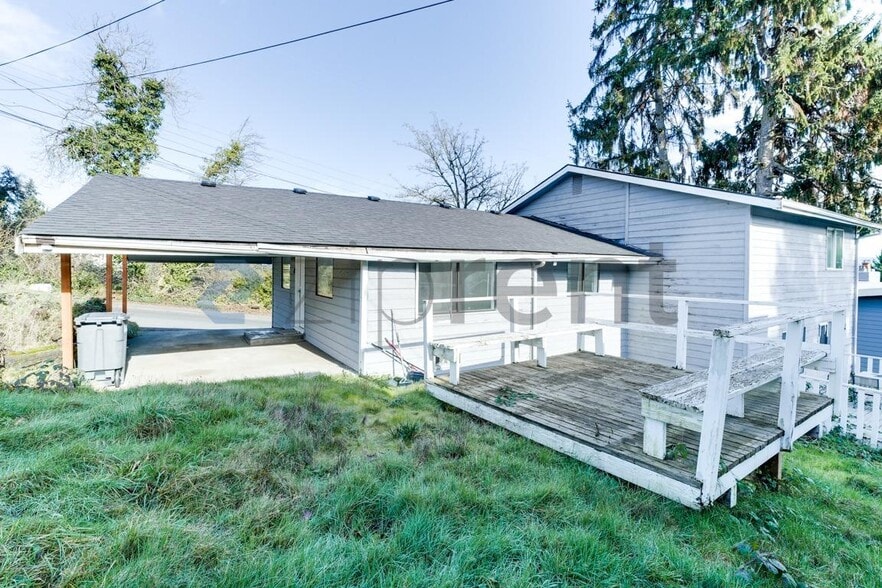 Building Photo - 2717 S 125th St