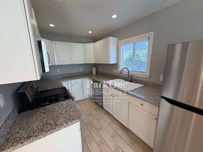 Building Photo - 5098 Black Oak Rd