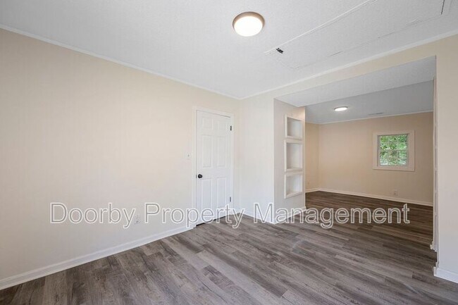 Building Photo - 5332 Oakdale Ave