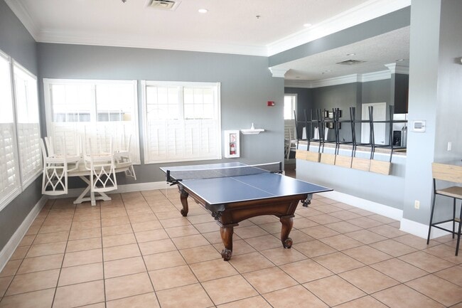 Building Photo - 8226 Green Parrot Rd