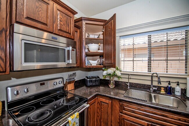 Building Photo - "Fully-Furnished 3-Bedroom, 2-Bathroom Home!"