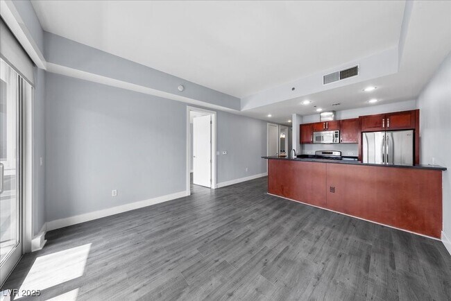 Building Photo - 4575 Dean Martin Dr