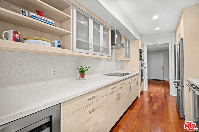 Building Photo - 851 Kings Rd