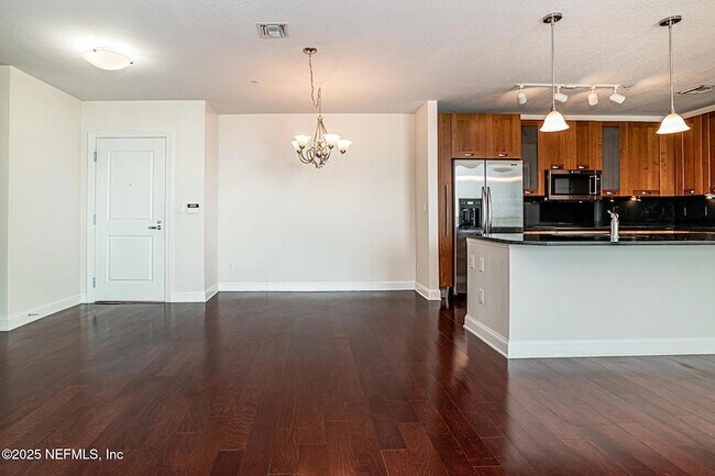 Building Photo - 1431 Riverplace Blvd