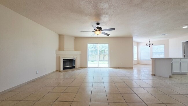 Building Photo - 5 Bedroom Beauty!  Far NorthWest SA off Potranco and Loop 1604