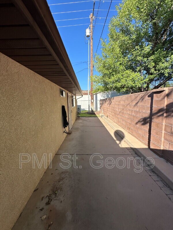 Building Photo - 55 E 600 S