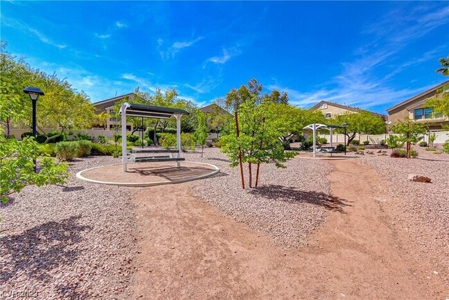Building Photo - Gorgeous 3BR 2.5BA Townhome w/ Pool Access + Park + Private Backyard & Patio in Las Vegas