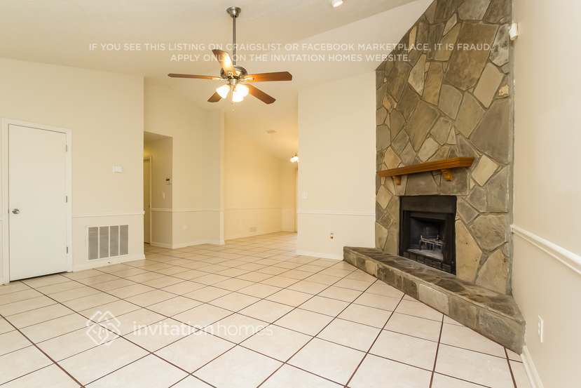 Building Photo - 1160 Park Creek Cir