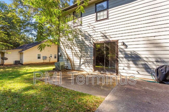 Building Photo - 5005 Hawthorne Ct