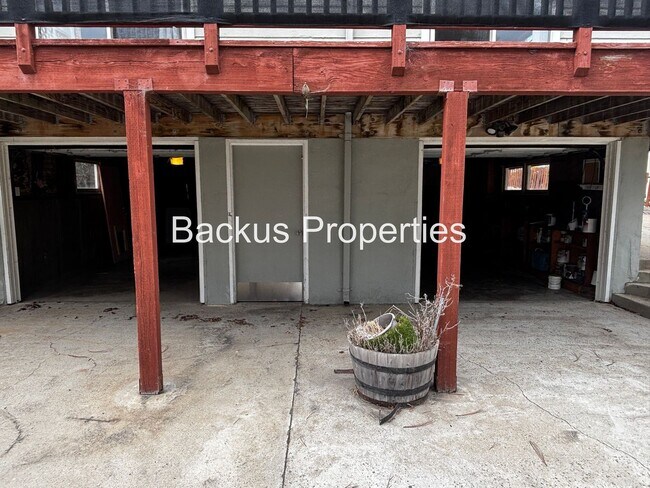 Building Photo - 550 Trinity Ave