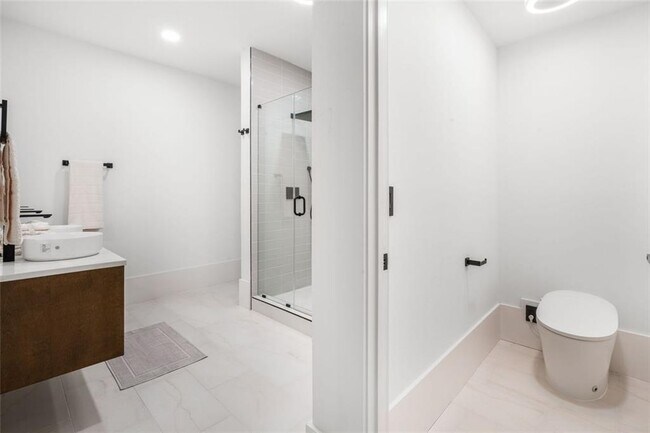 Building Photo - 507 Karen Ln