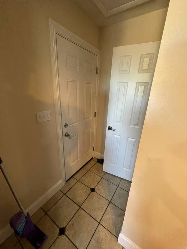 Building Photo - 3892 E 200 Rd N