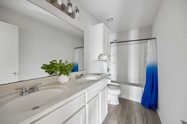 Building Photo - 320 S Mesa Verde Way