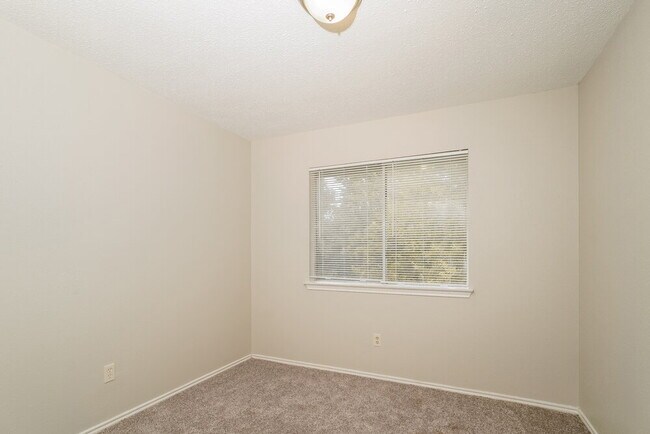 Building Photo - 14910 Eagle Run