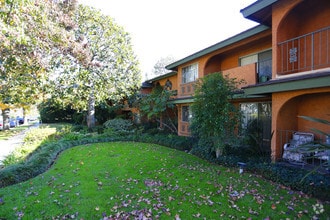 Building Photo - Casa Del Rey Apartments