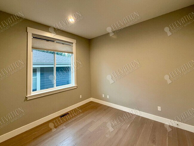 Building Photo - 62707 NW Mehama Dr