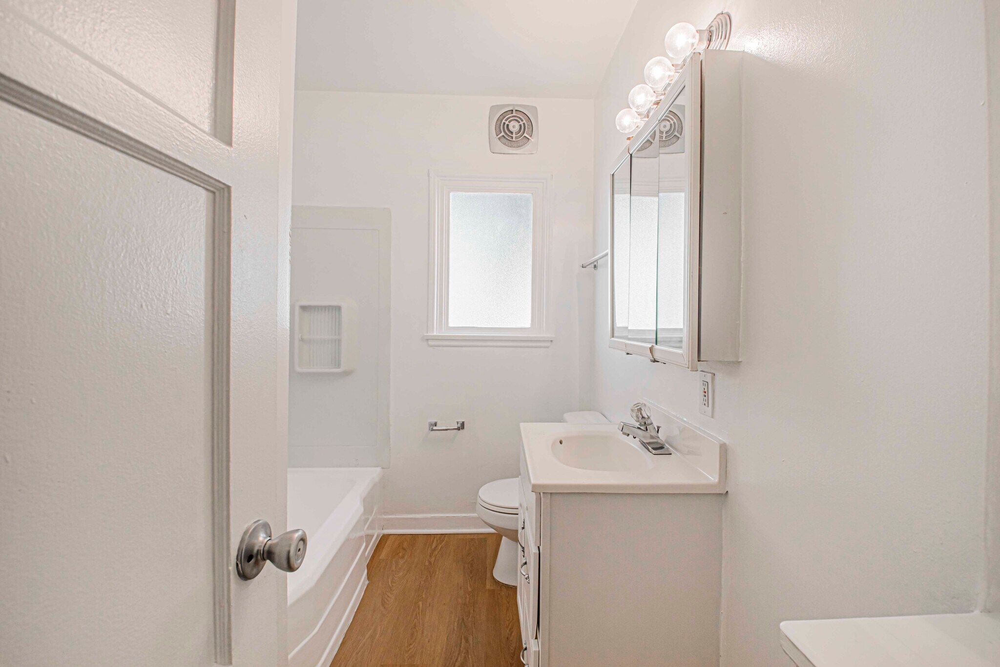 Building Photo - 5844.5 W 88th St