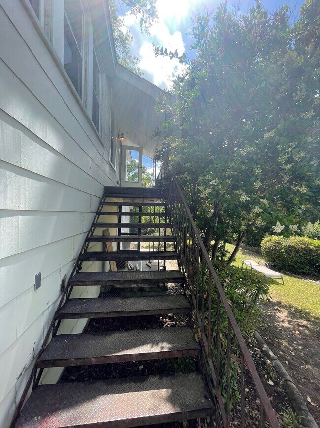 Building Photo - Earlewood Park - Convenient to Downtown and Interstates