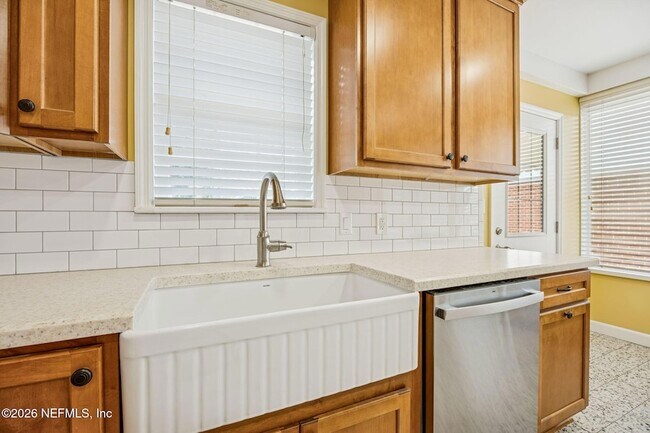 Building Photo - 1406 San Mateo Ave