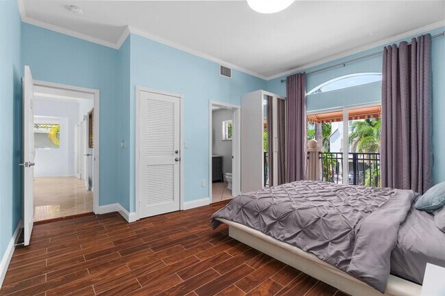 Building Photo - 70 Isle of Venice Dr