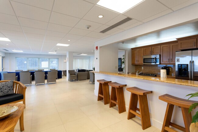 Building Photo - 2066 N Ocean Blvd