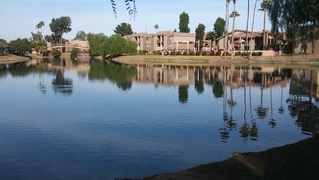 Building Photo - Townhouse