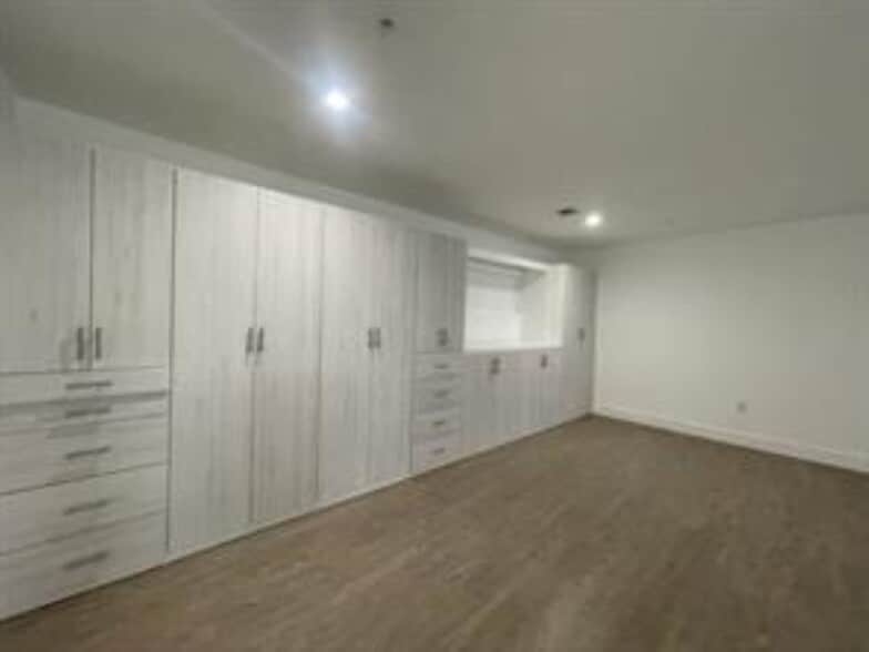 Building Photo - 3455 NE 5th Ave