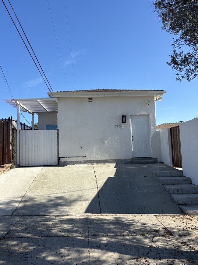 Building Photo - 1704 W 94th St