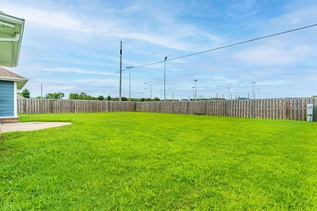 Building Photo - Modern 3-Bed Home in Prime Springdale Loca...
