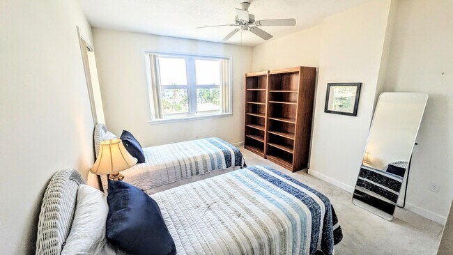 Building Photo - Annual (furniture Optional) furnished/Seasonal/short term 2 bedroom 2 bath In the Renaissance