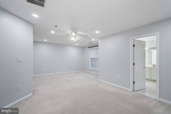 Building Photo - 8648 Royal Worcester Ln