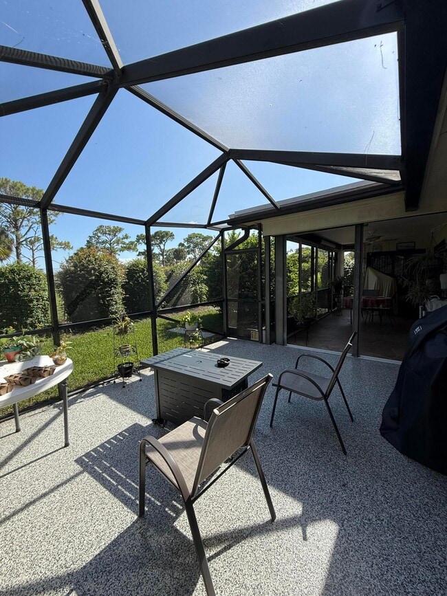 Building Photo - 2507 Canterbury Dr N