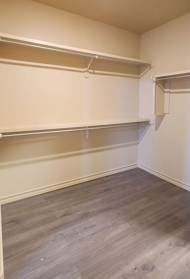 Building Photo - SPACIOUS 3/2/2 HOME CLOSE TO THE MEDICAL DISTRICT AND TEXAS TECH