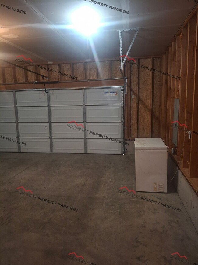 Building Photo - STATUS:  PENDING APPLICATION  | R190| $1995