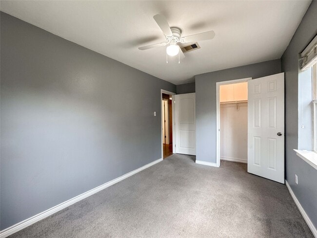 Building Photo - 4717 Heron St