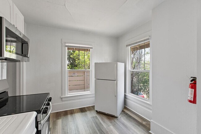 Building Photo - 1615 11th Ave