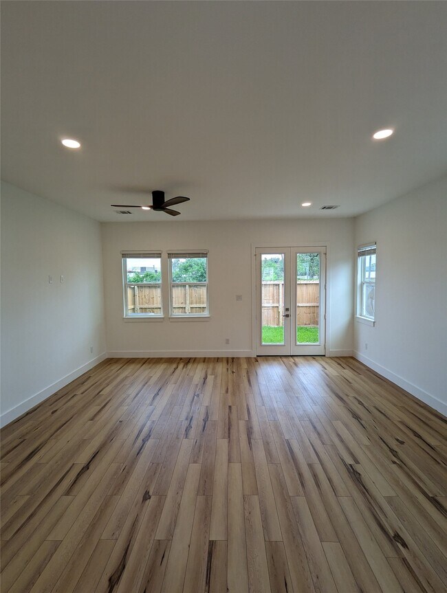Building Photo - 4915 Fisk St
