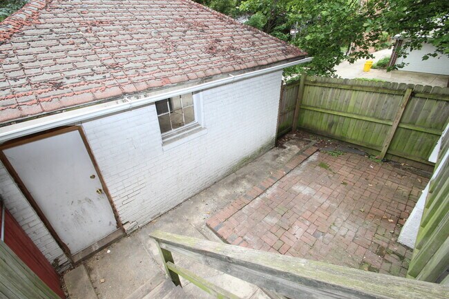 Building Photo - 2026/2027 JHU Off-Campus 5bd/3ba Charles Village w/ W/D & parking!.. Available 6/9/26