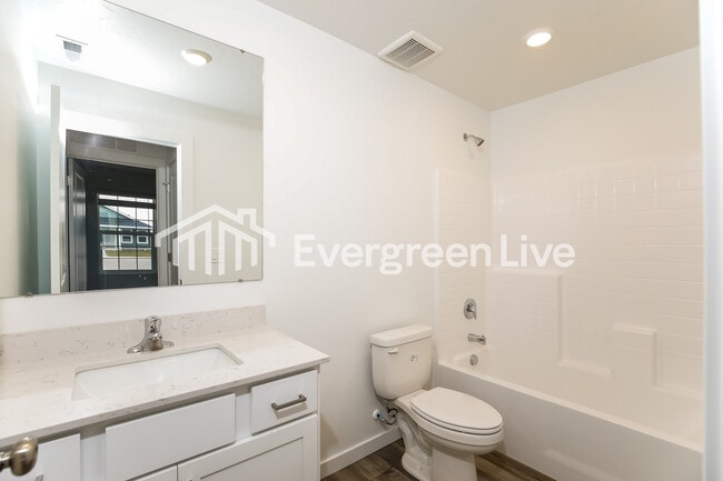 Building Photo - 324 Lightning Ave