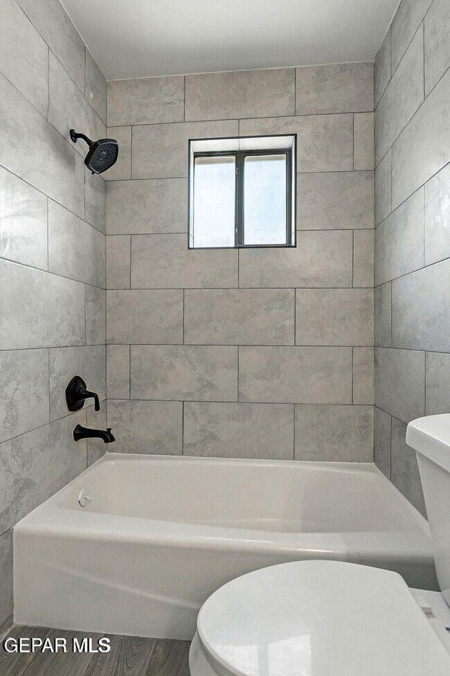 Building Photo - 11273 Ivanhoe Dr