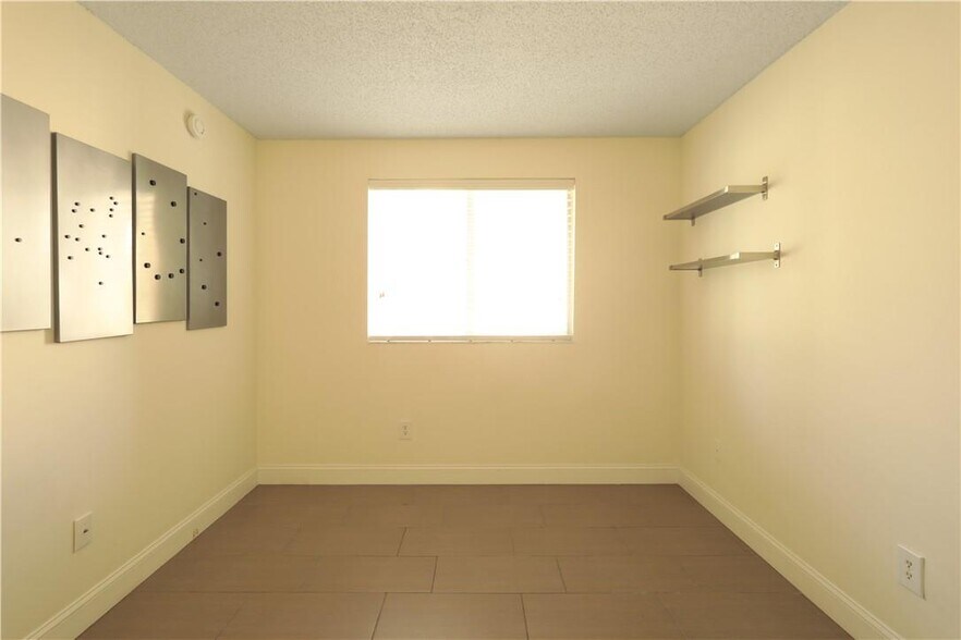 Building Photo - 2640 S University Dr
