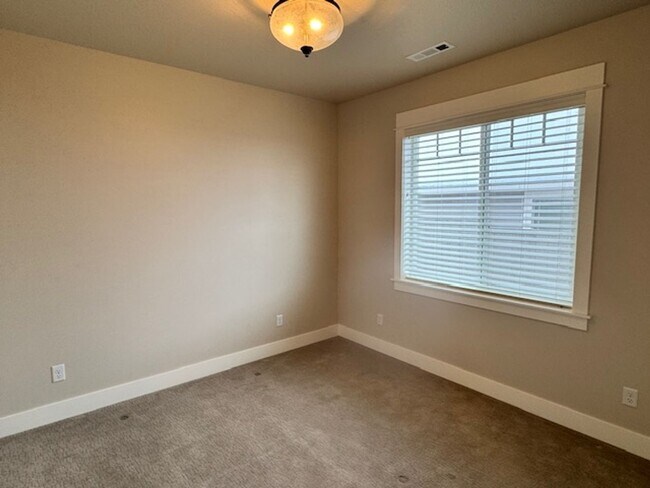 Building Photo - 3844 Arena Dr