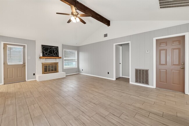 Building Photo - 14035 Utopia Dr