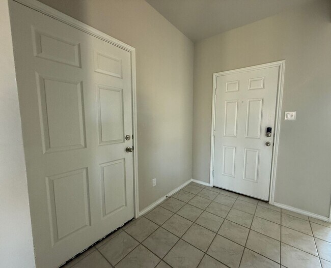 Building Photo - 5701 Madelyn Dr