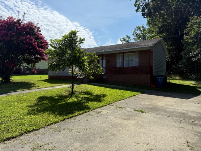 Primary Photo - 211 Vanderford St